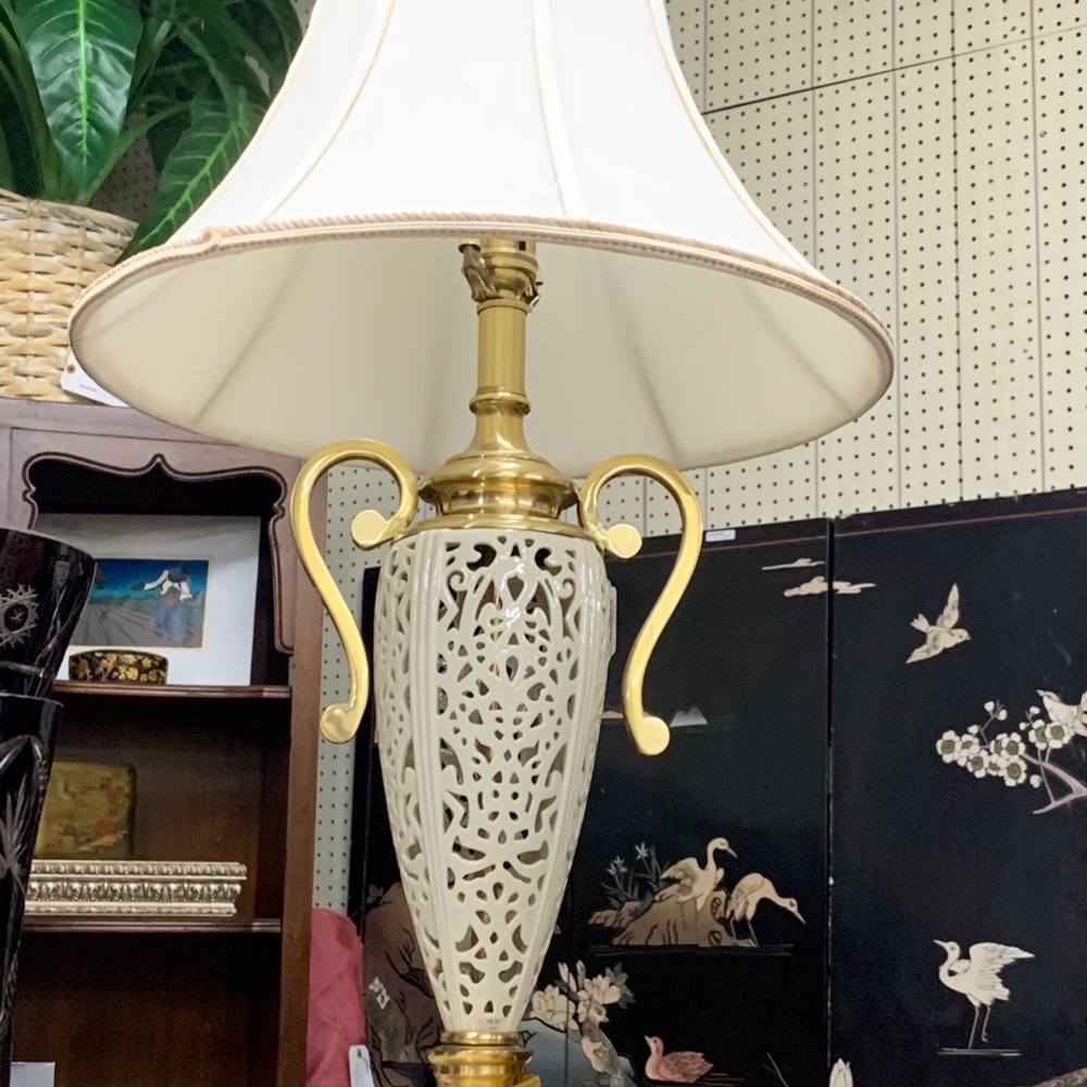 Retired Porcelain Lenox/solid brass/originl shade